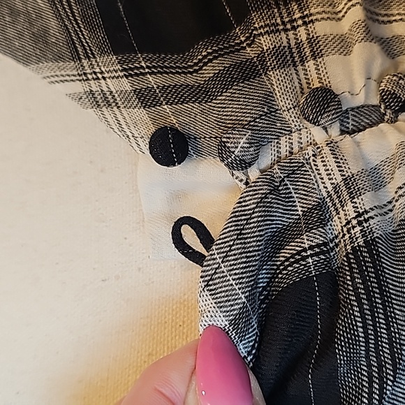 MOD X BLACK & WHITE PLAID LONG SLEEVE PEPLUM TOP - Picture 8 of 11